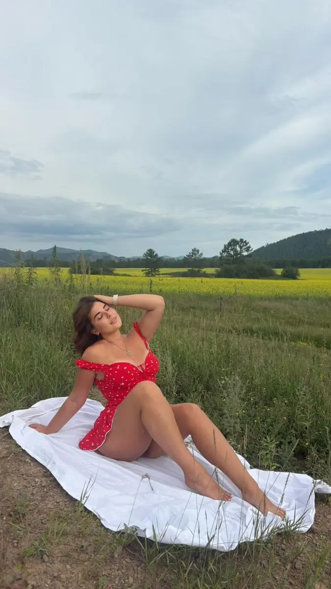 Sabina photo 3